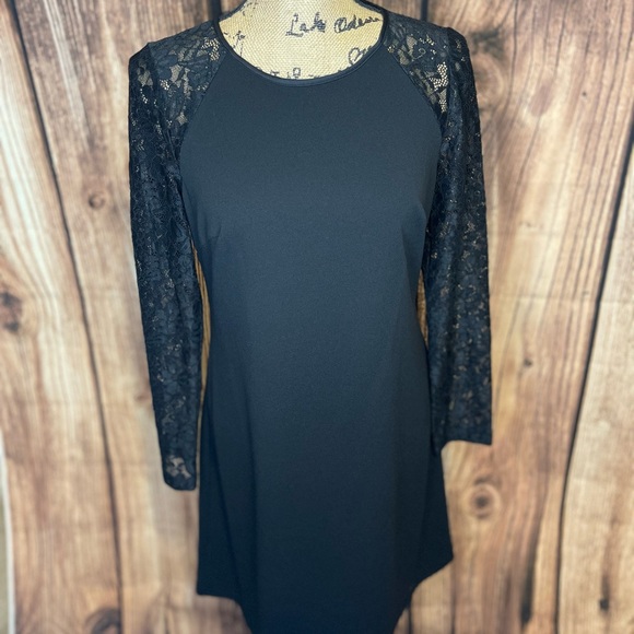 Tommy Hilfiger Dresses & Skirts - Tommy Hilfiger Black Long Lace Sleeve Dress - Size 8